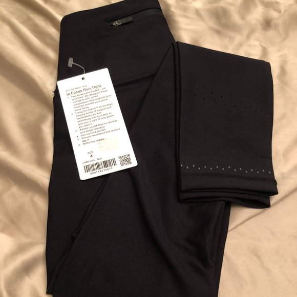 lululemon athletica Pants - NWT lululemon In Focus Run Tight 25. Size 4. Black.